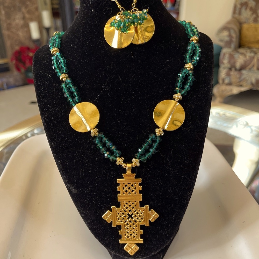 Statement necklace with earrings